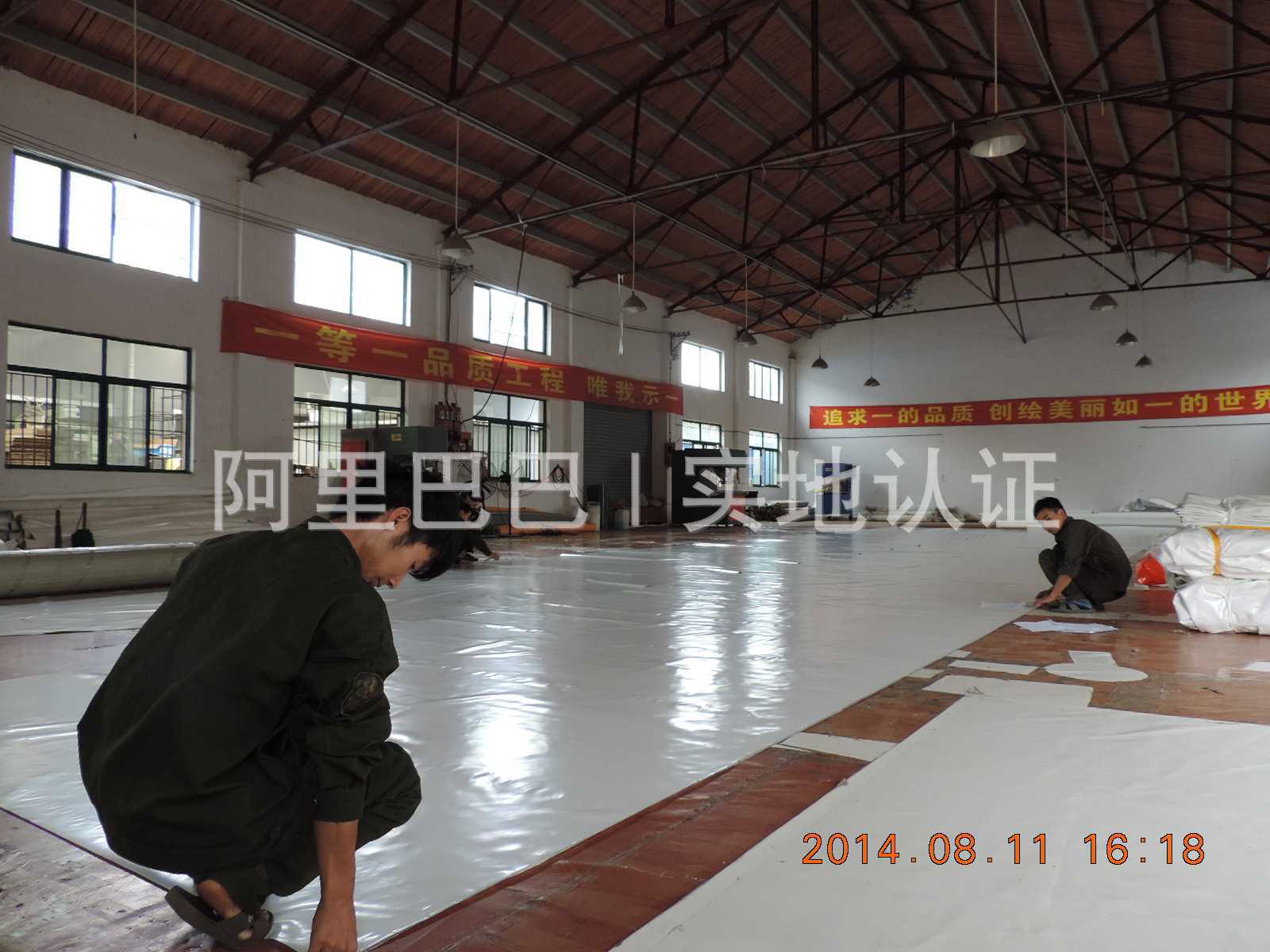 膜結構車棚 膜結構車棚