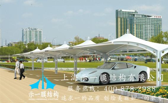 膜結構停車棚3