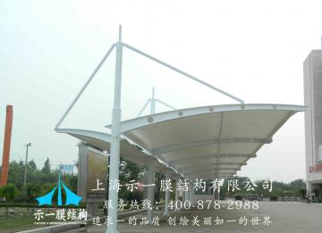 膜結(jié)構(gòu)車棚與暴雨高溫