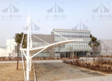 當膜結構車棚遇上生銹怎么做？